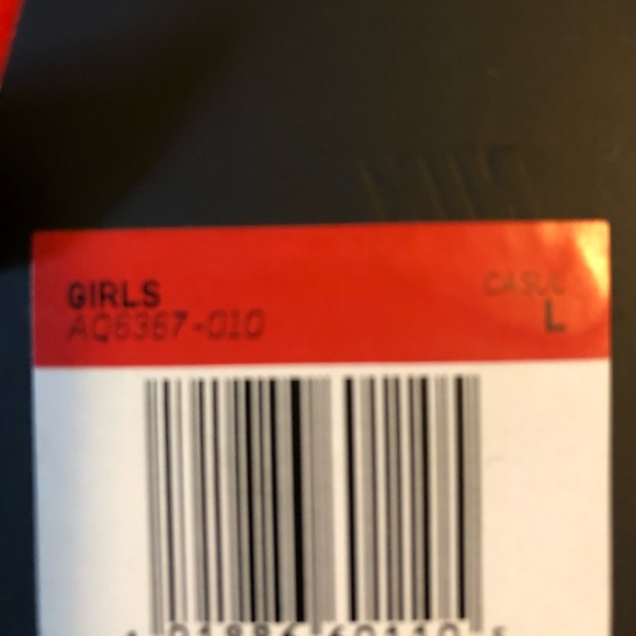 Girls Nike Black Sweatshirt. Large. Like new w/o tags - Picture 4 of 4